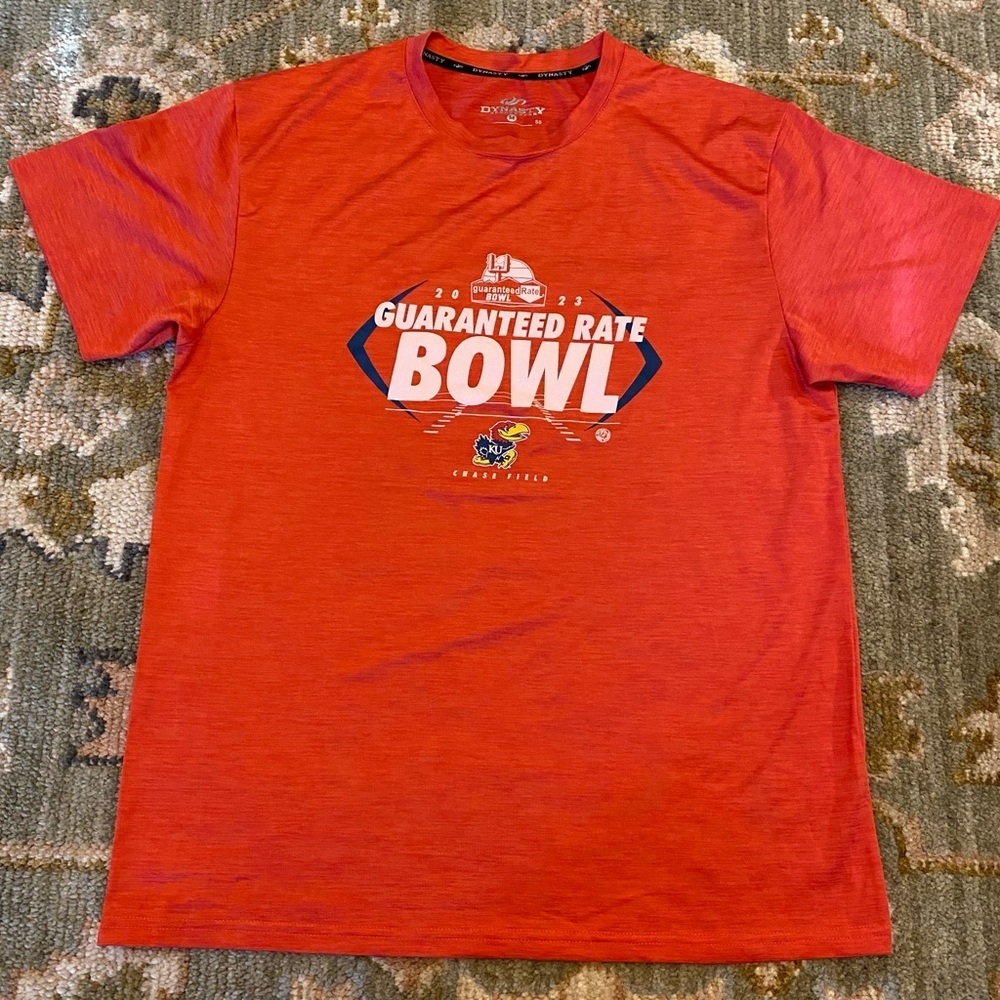 Kansas Jayhawks 2023 Guarantee Rate Bowl Shirt Men’s‎ Size Medium Color Red